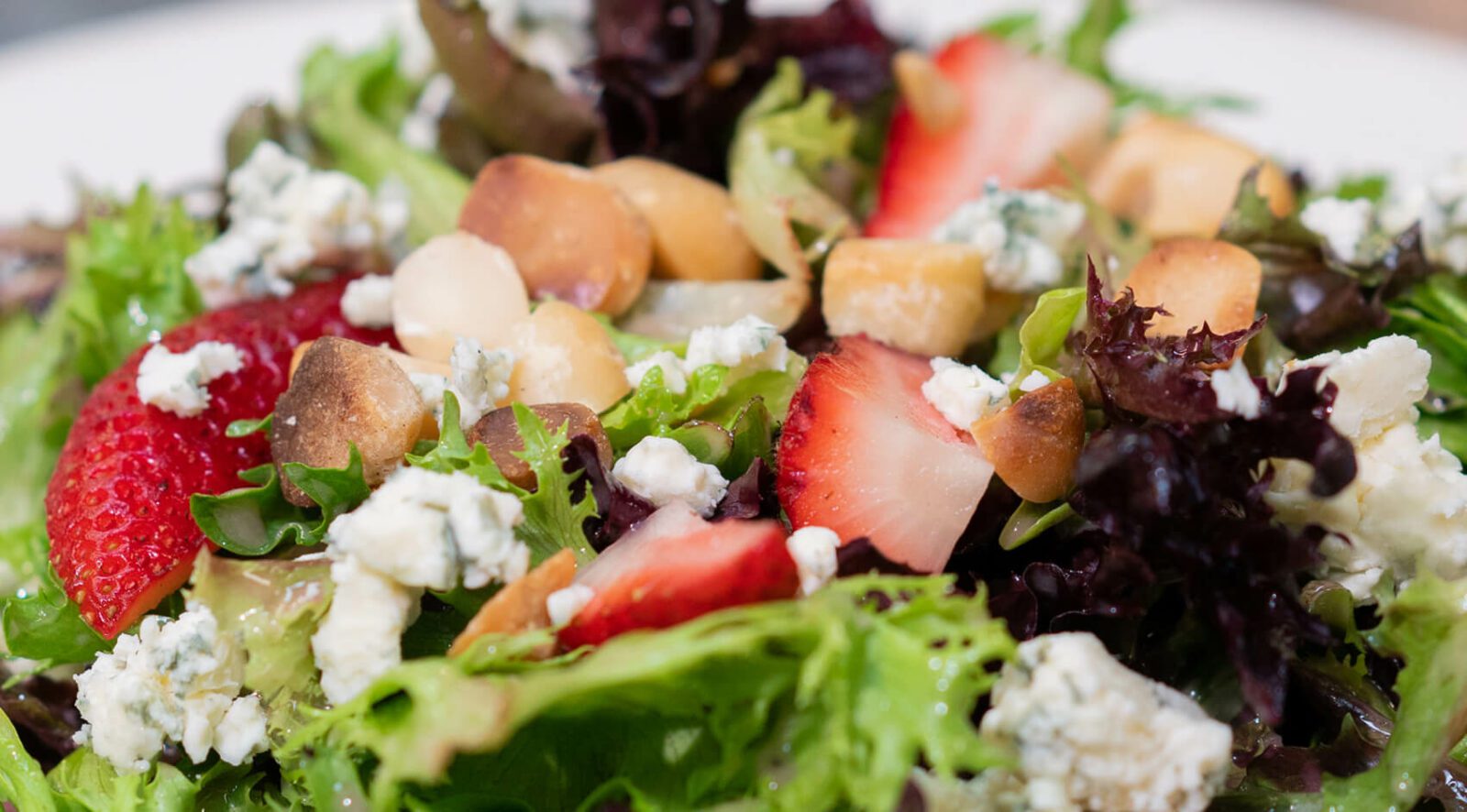 Strawberry-Macadamia-Nut-Salad