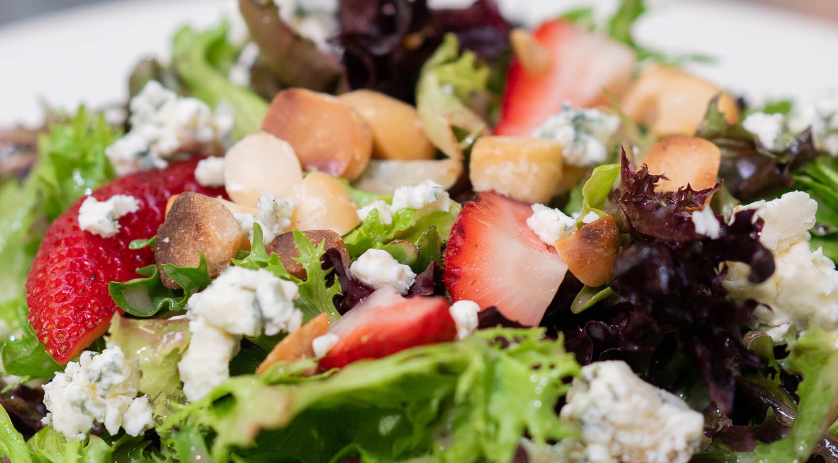 Strawberry-Macadamia-Nut-Salad