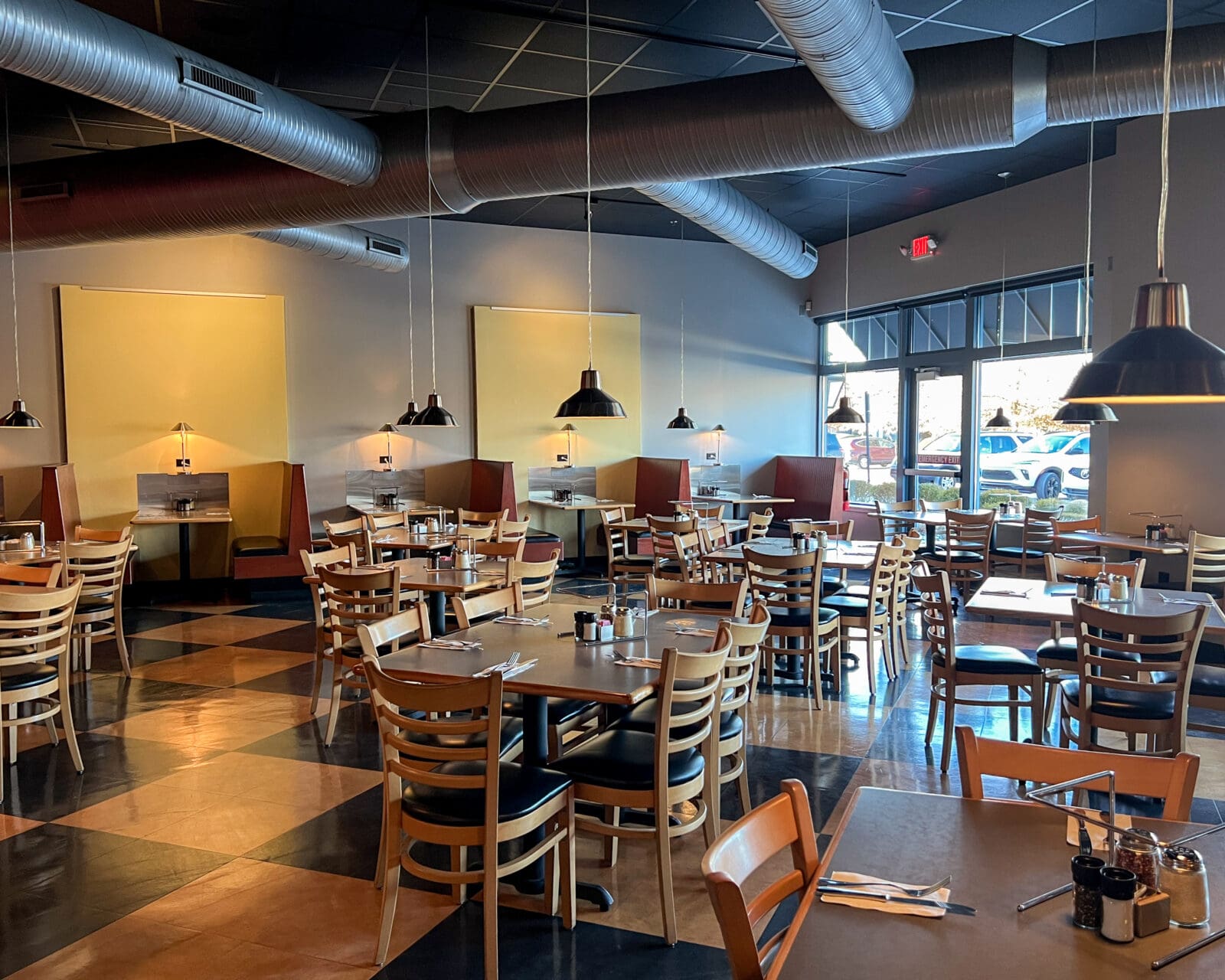 Dewey's Pizza - Dublin dinning room