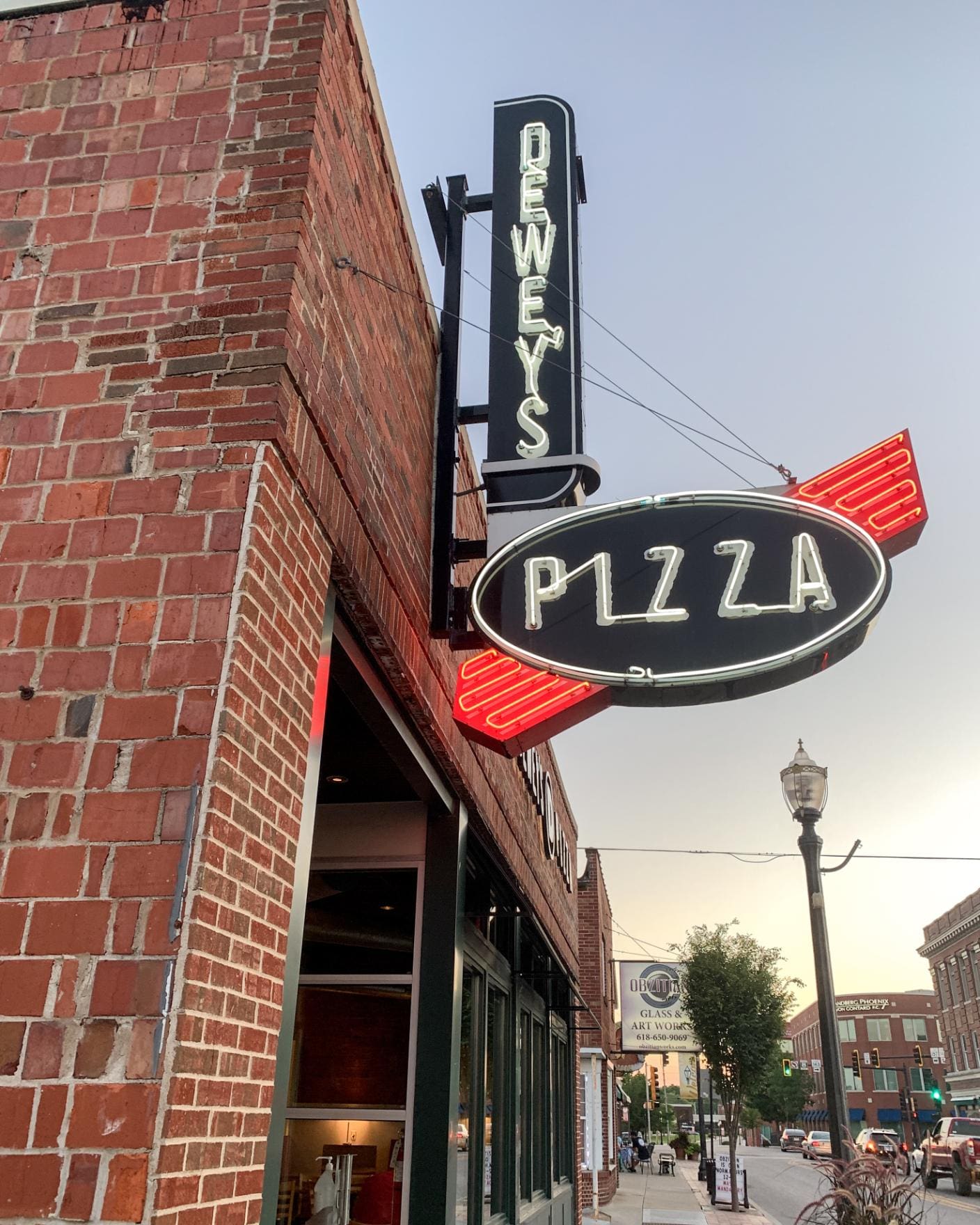 Edwardsville | Dewey's Pizza