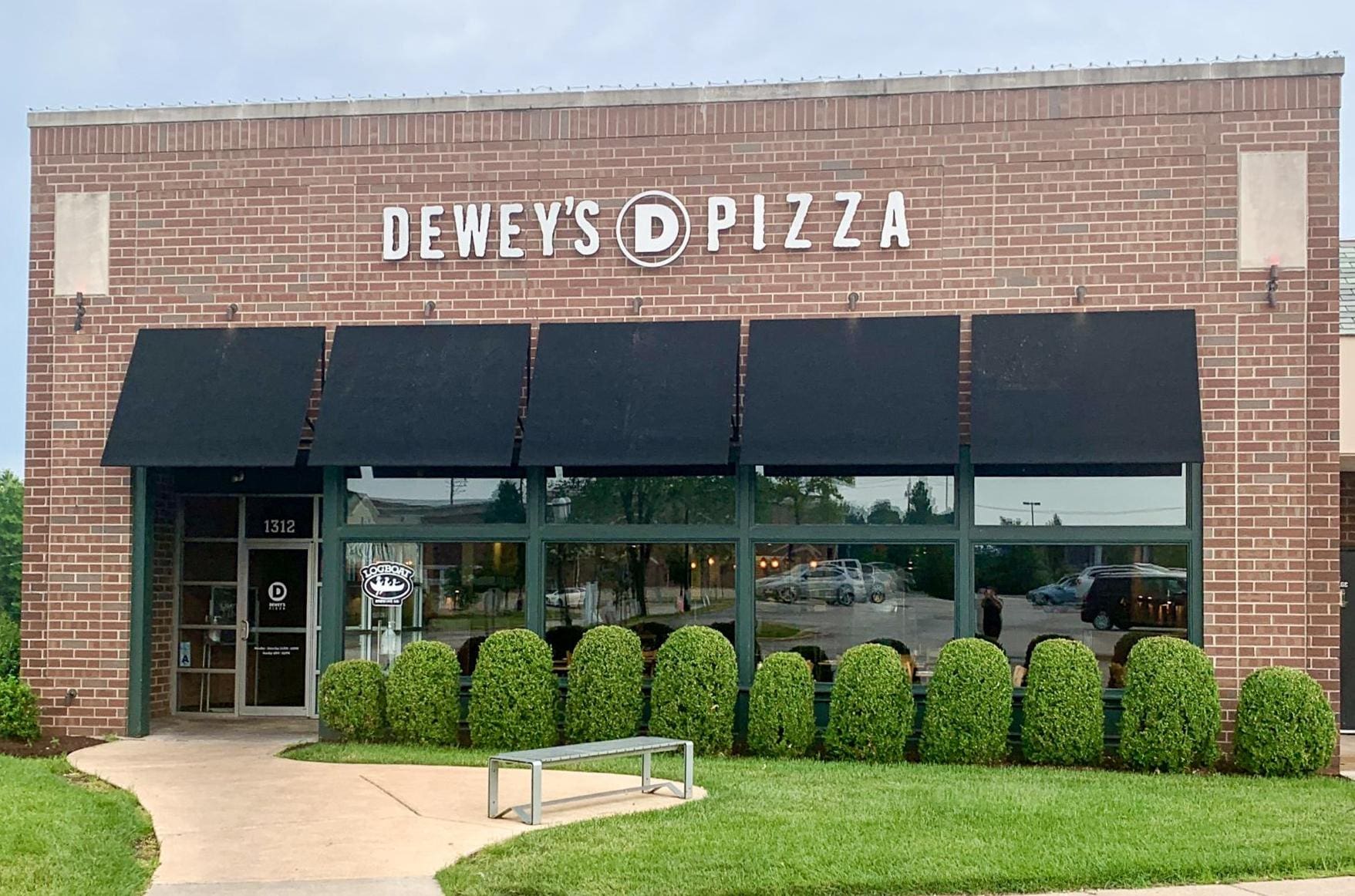Ellisville | Dewey's Pizza