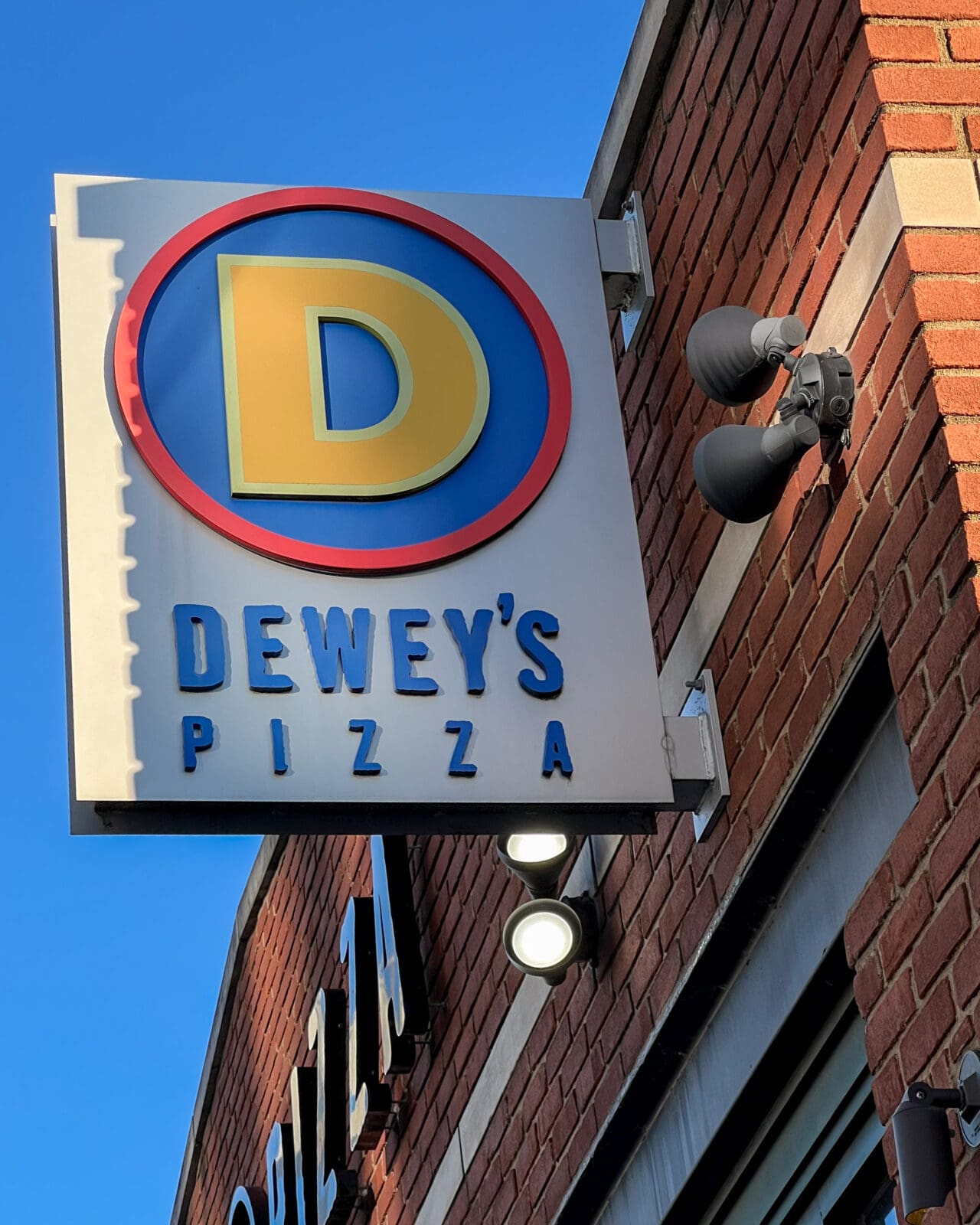Dewey's Pizza - Grandview outside sign