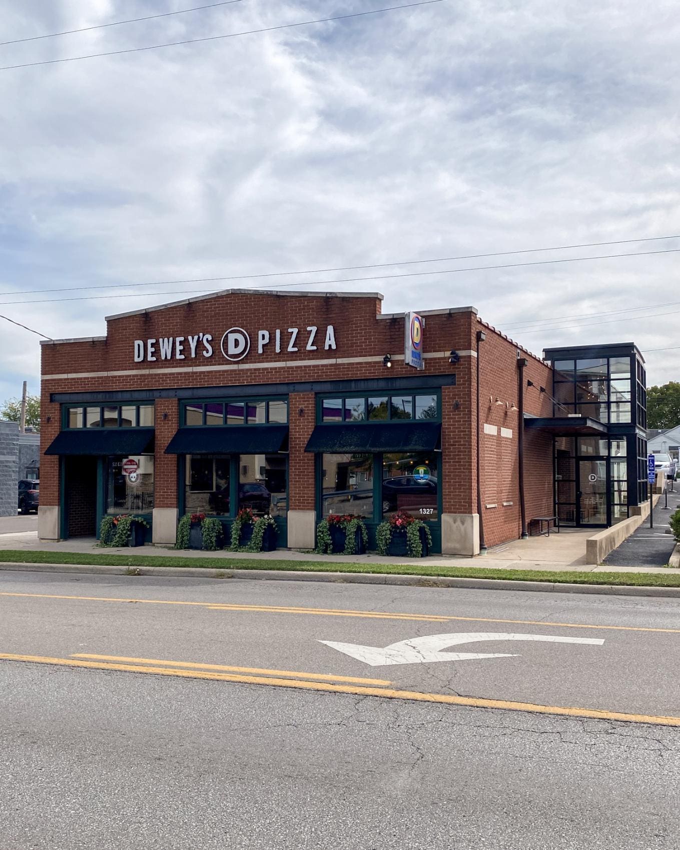 Grandview | Dewey's Pizza