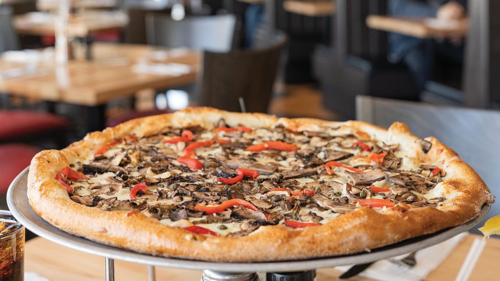 Dewey's-Pizza-Harper's-Point-Interior