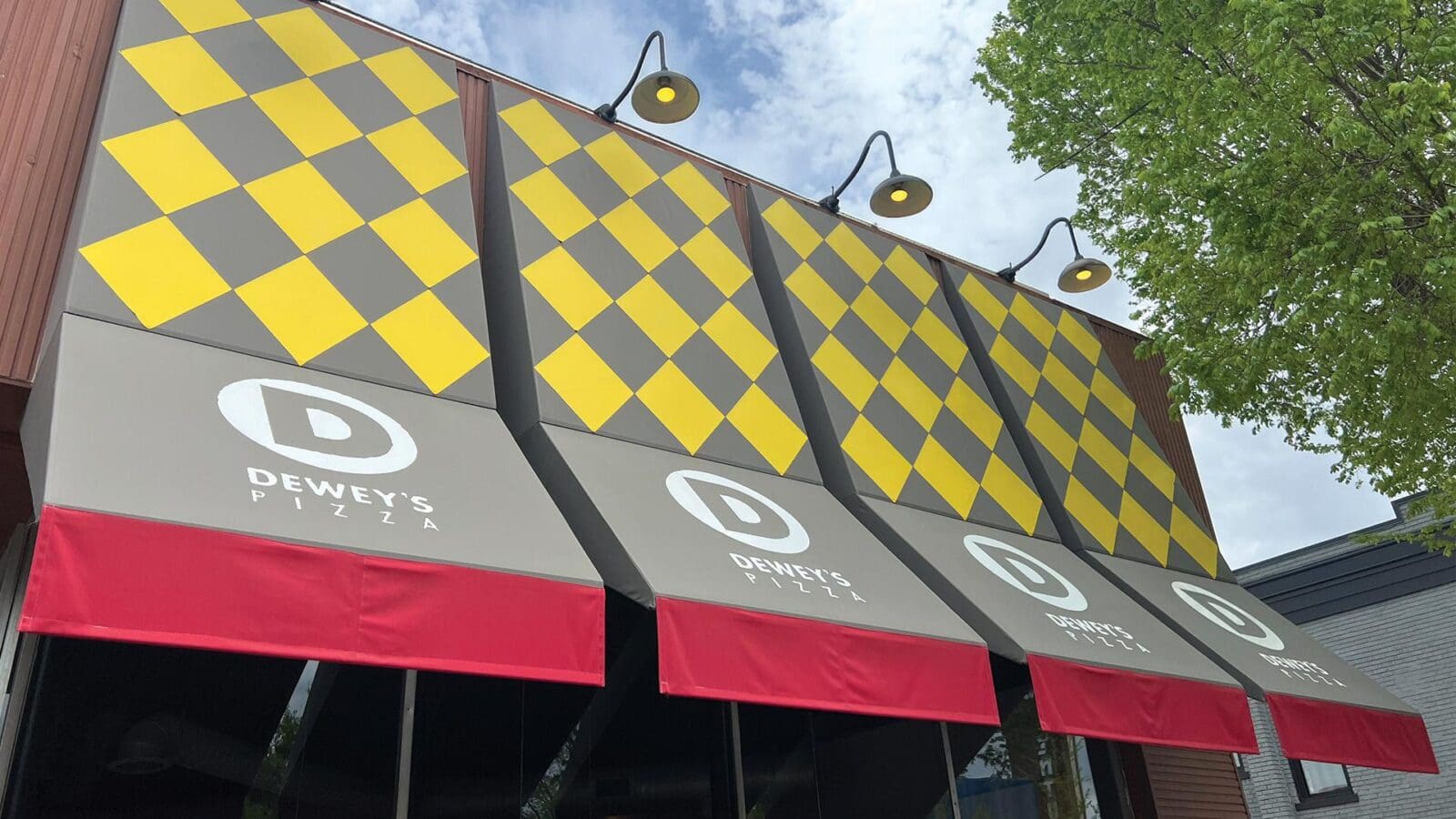 Dewey's-Pizza-Oakley-Ohio-Store-Front