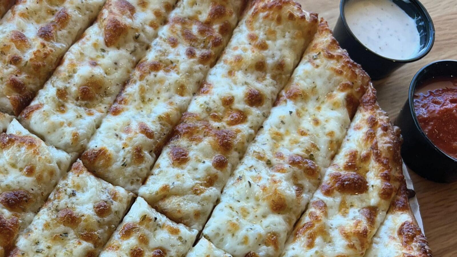 Dewey's-Pizza-Southampton-Cheese-Bread