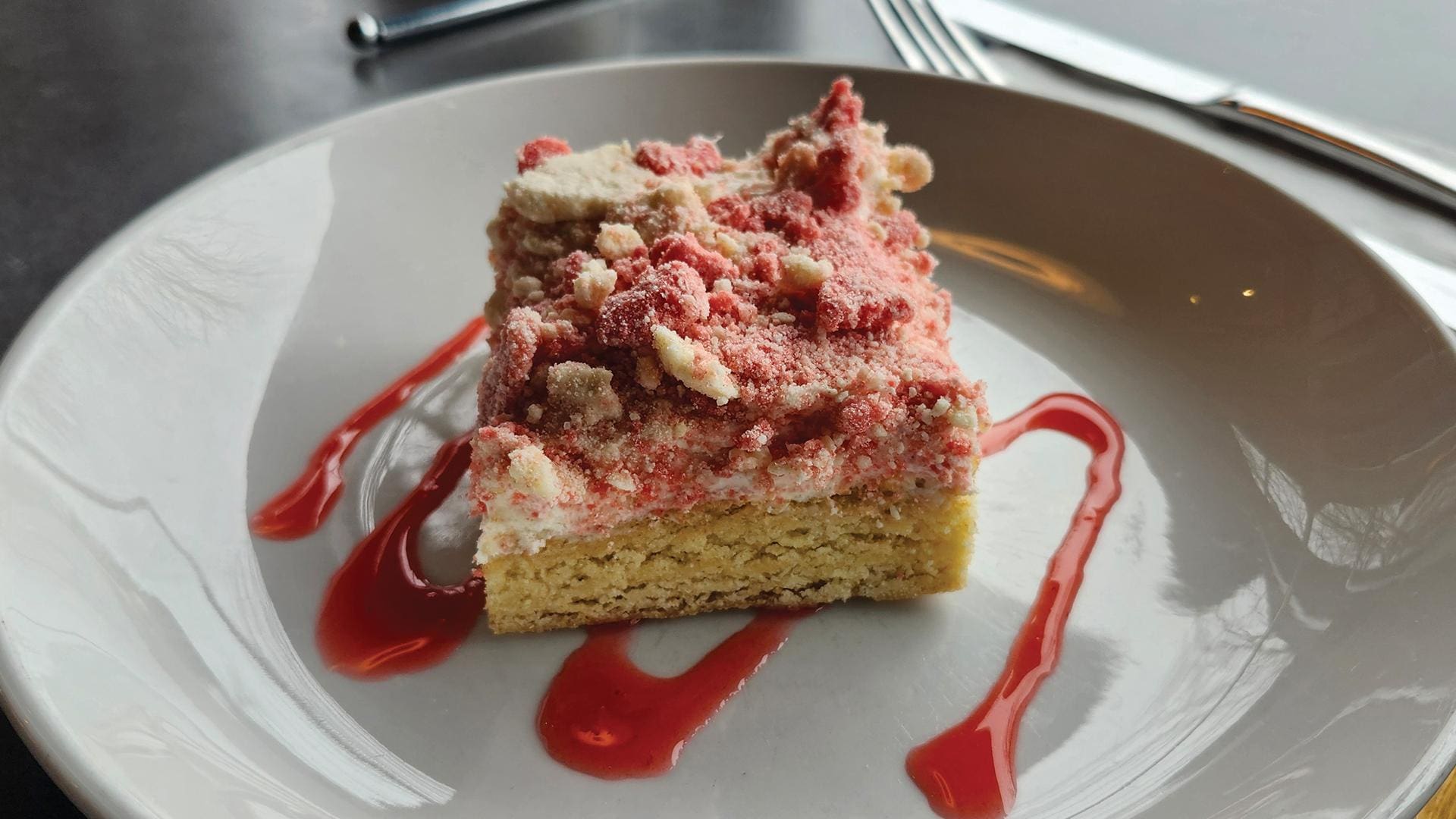 Dewey's-Pizza-Dayton-Desserts-Strawberry Crunch Bar